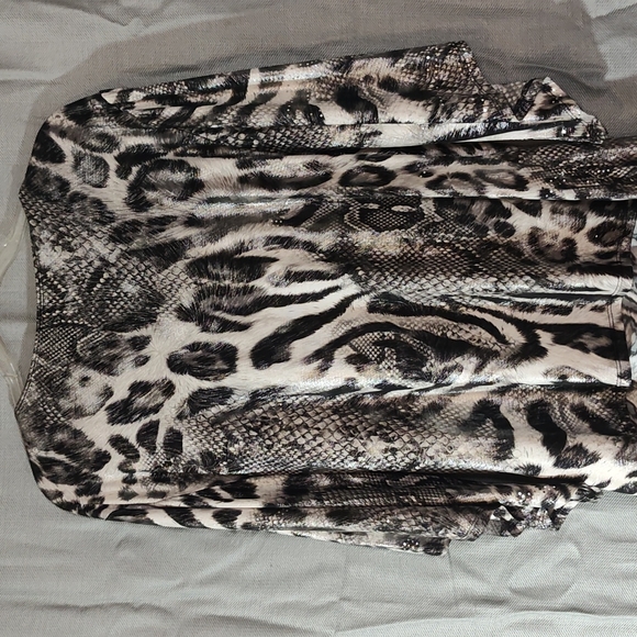 JBS Blouse - Picture 4 of 5